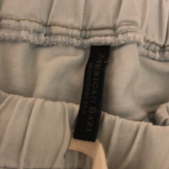 Light 💡 Destroy jeans 👖 - Picture 2 of 3